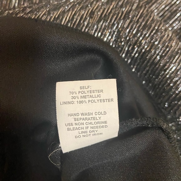 Black & Silver Metallic~Short Sleeve~Fully Lined~Layered Look Top~Size 12 - Picture 9 of 9